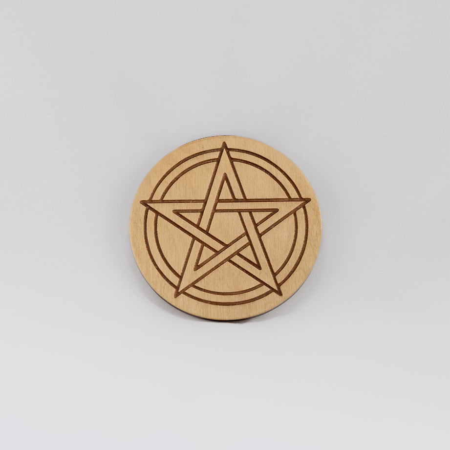 A circular wooden laser-cut crystal grid engraved with a Pentacle with a plain white background. 